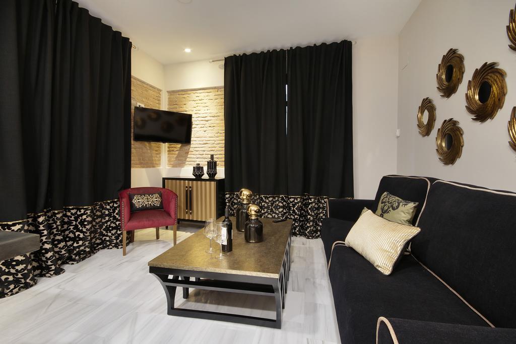 Suites Gran Via Capilla Real กรานาดา ภายนอก รูปภาพ
