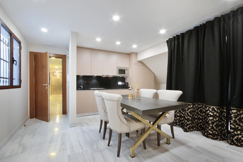 Suites Gran Via Capilla Real กรานาดา ภายนอก รูปภาพ