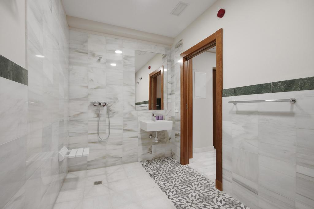 Suites Gran Via Capilla Real กรานาดา ภายนอก รูปภาพ