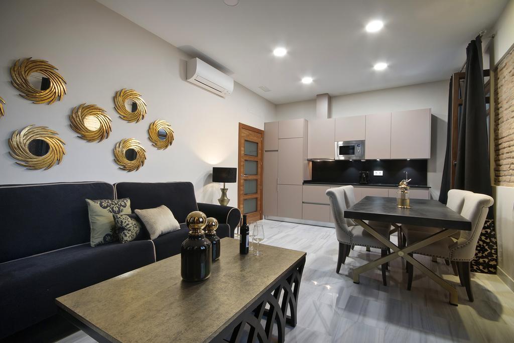 Suites Gran Via Capilla Real กรานาดา ภายนอก รูปภาพ