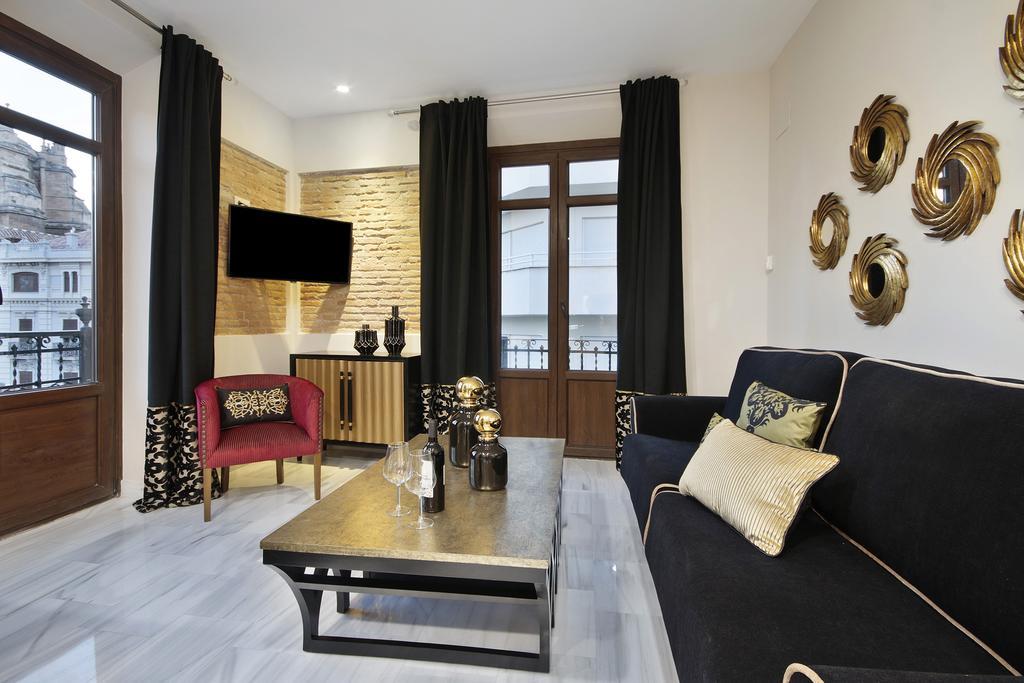 Suites Gran Via Capilla Real กรานาดา ภายนอก รูปภาพ