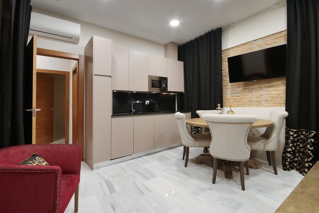 Suites Gran Via Capilla Real กรานาดา ภายนอก รูปภาพ