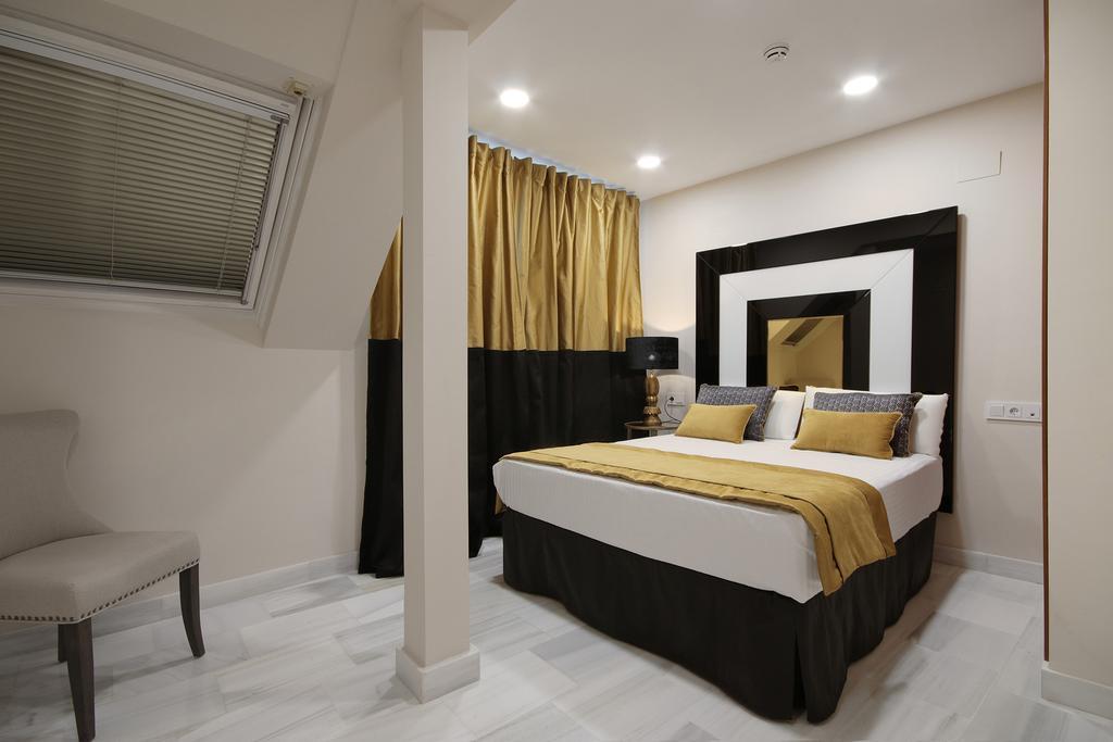 Suites Gran Via Capilla Real กรานาดา ภายนอก รูปภาพ