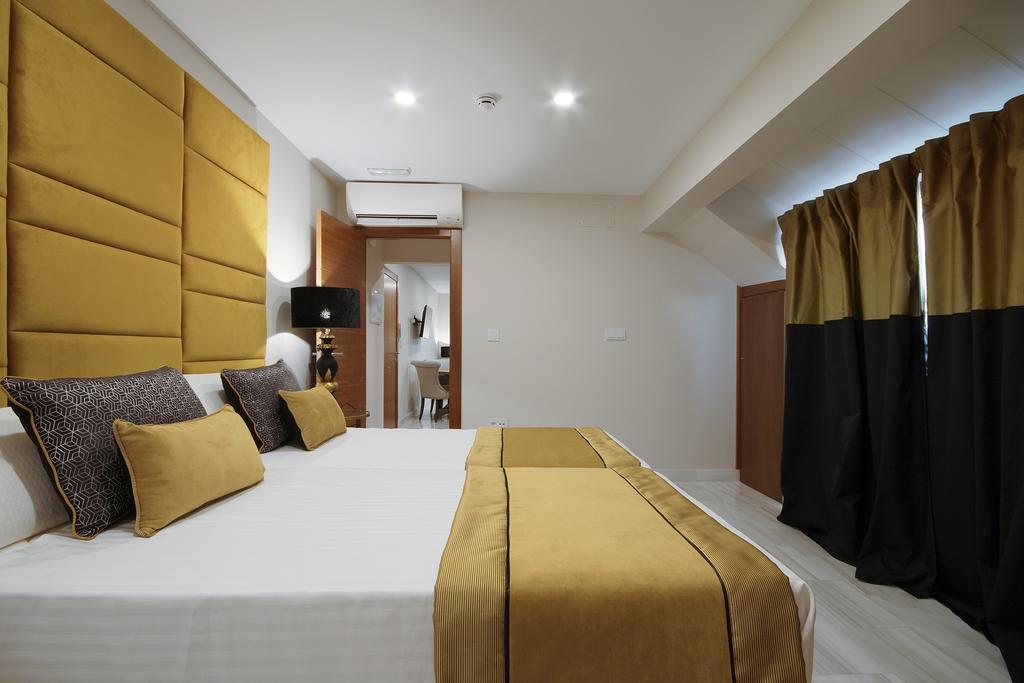 Suites Gran Via Capilla Real กรานาดา ภายนอก รูปภาพ